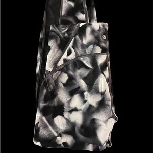 Lululemon Black and White Patterned workout pants
